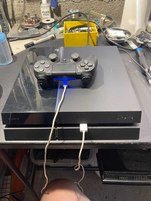 Consola Sony PS4 PlayStation 4 + Controller + GTA V, stare bună
