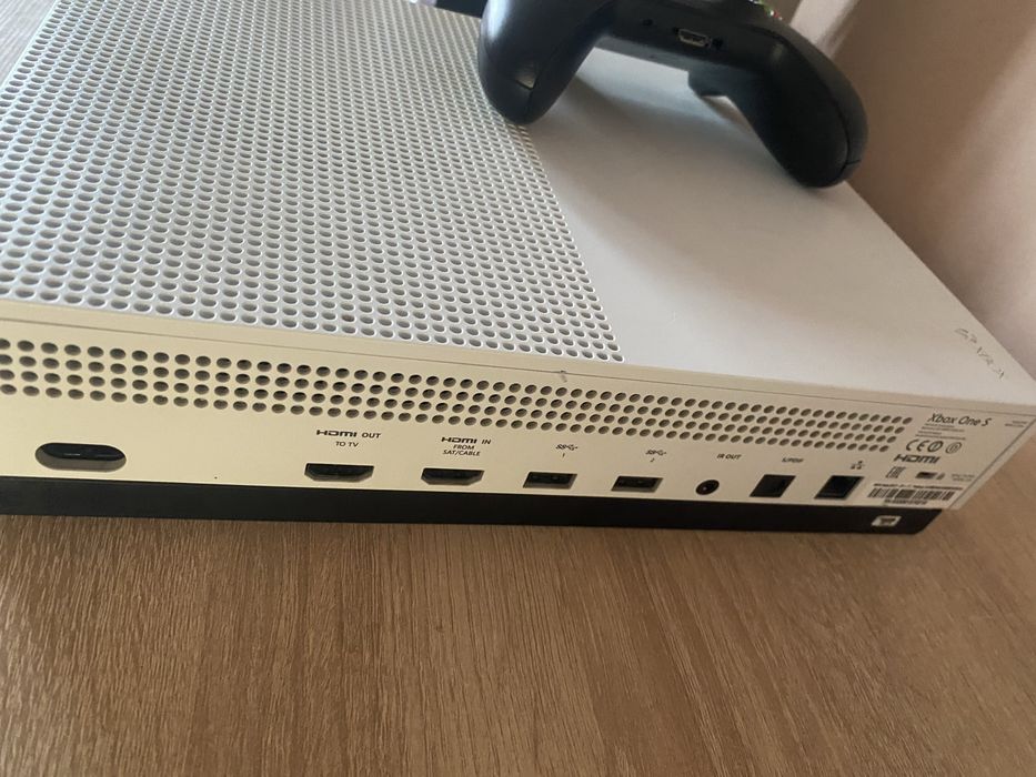 Vând xbox one s 500 gb