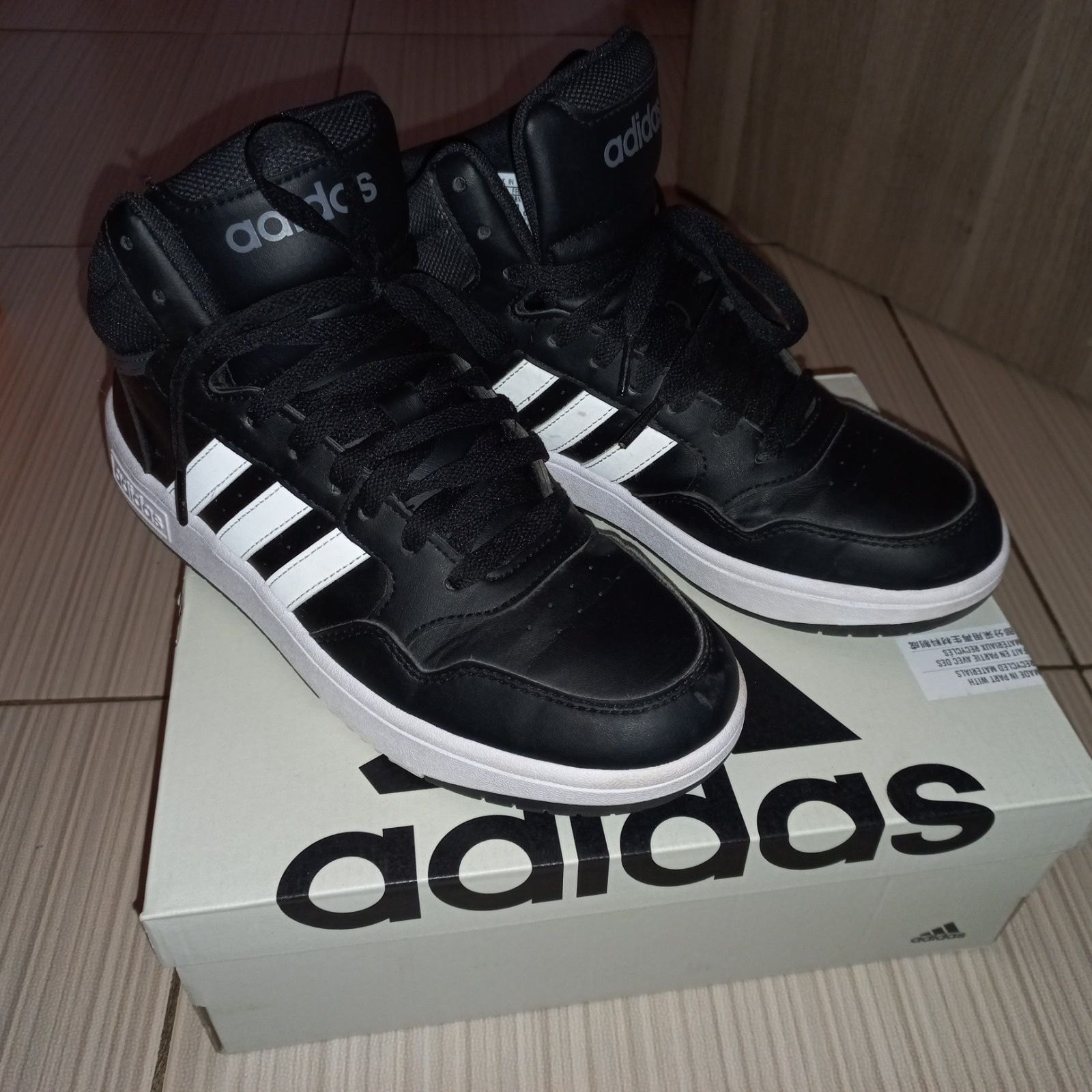 Vând Adidași Adidas