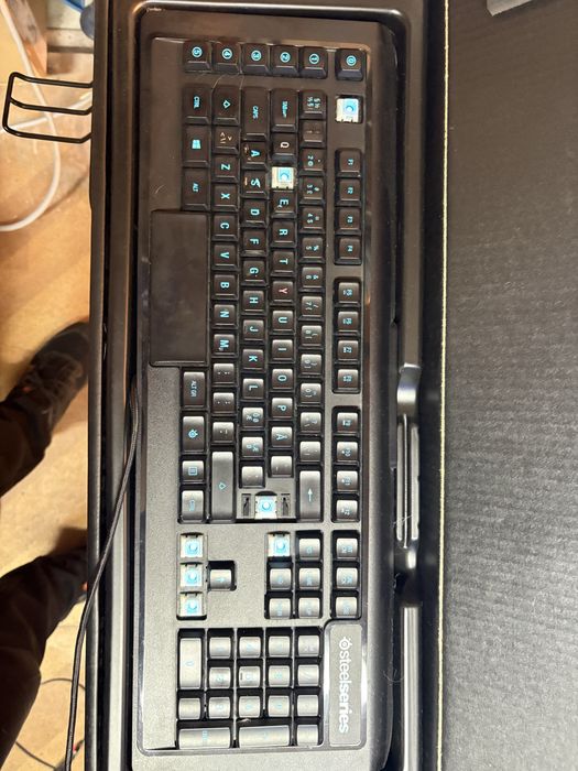 механична клавиатура SteelSeries Apex M800