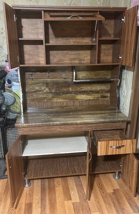 Продаём буфет ,ширина 50-55см  ,длина 120 см  ,высота 190 см.