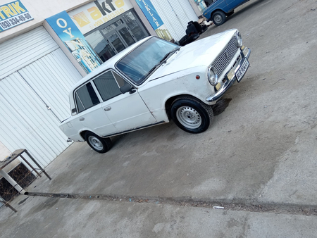 Vaz 2101 sotiladi