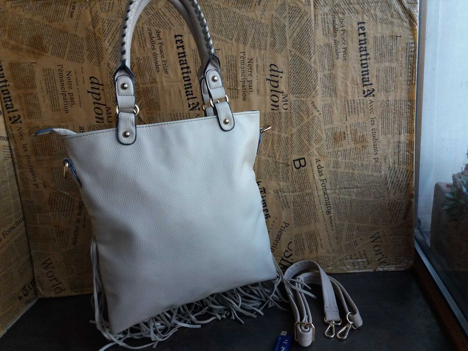 дамска чанта,бежова велурена торба с ресни