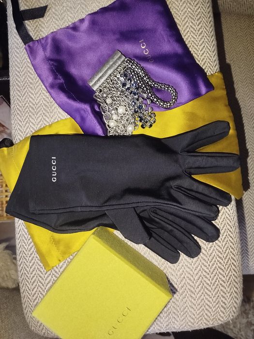 Ръкавици и гривна Гучи