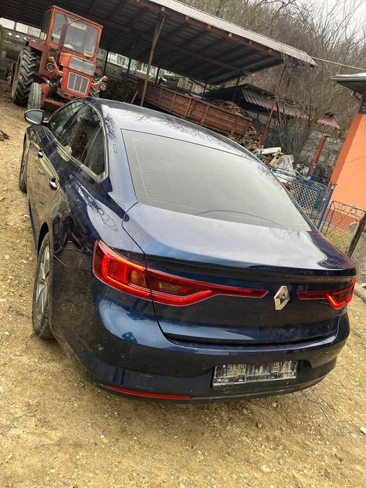 Vand renault talisman inundat sau schimb cu auto