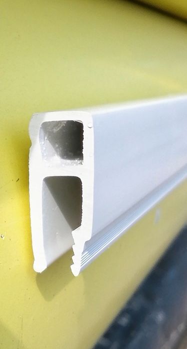 Багет для натяжного потолка