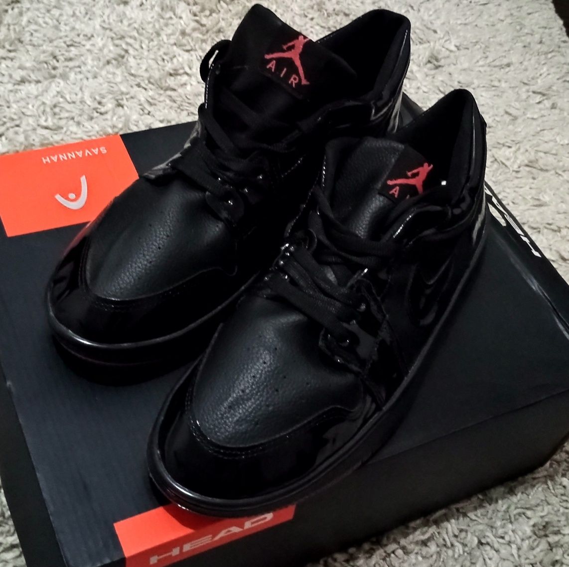 Vând Nike Jordan