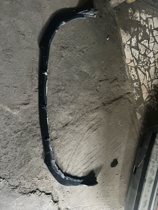 Продам накладки на зеркала и губу переднего бампера на камри 70