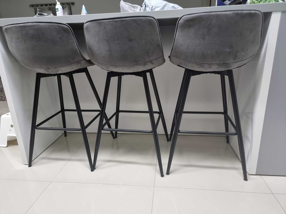 Insula de bucatarie/living