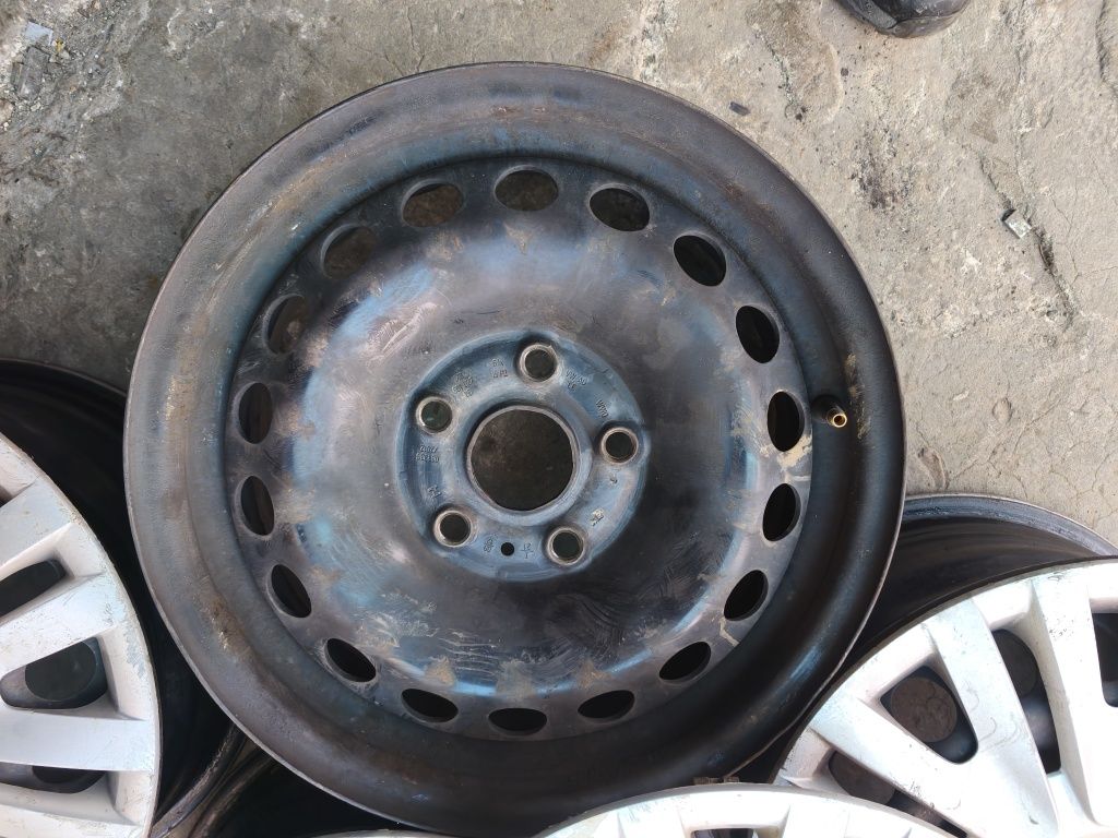 15" оригинални джанти с тасове за Vw Golf,Passat/Skoda...