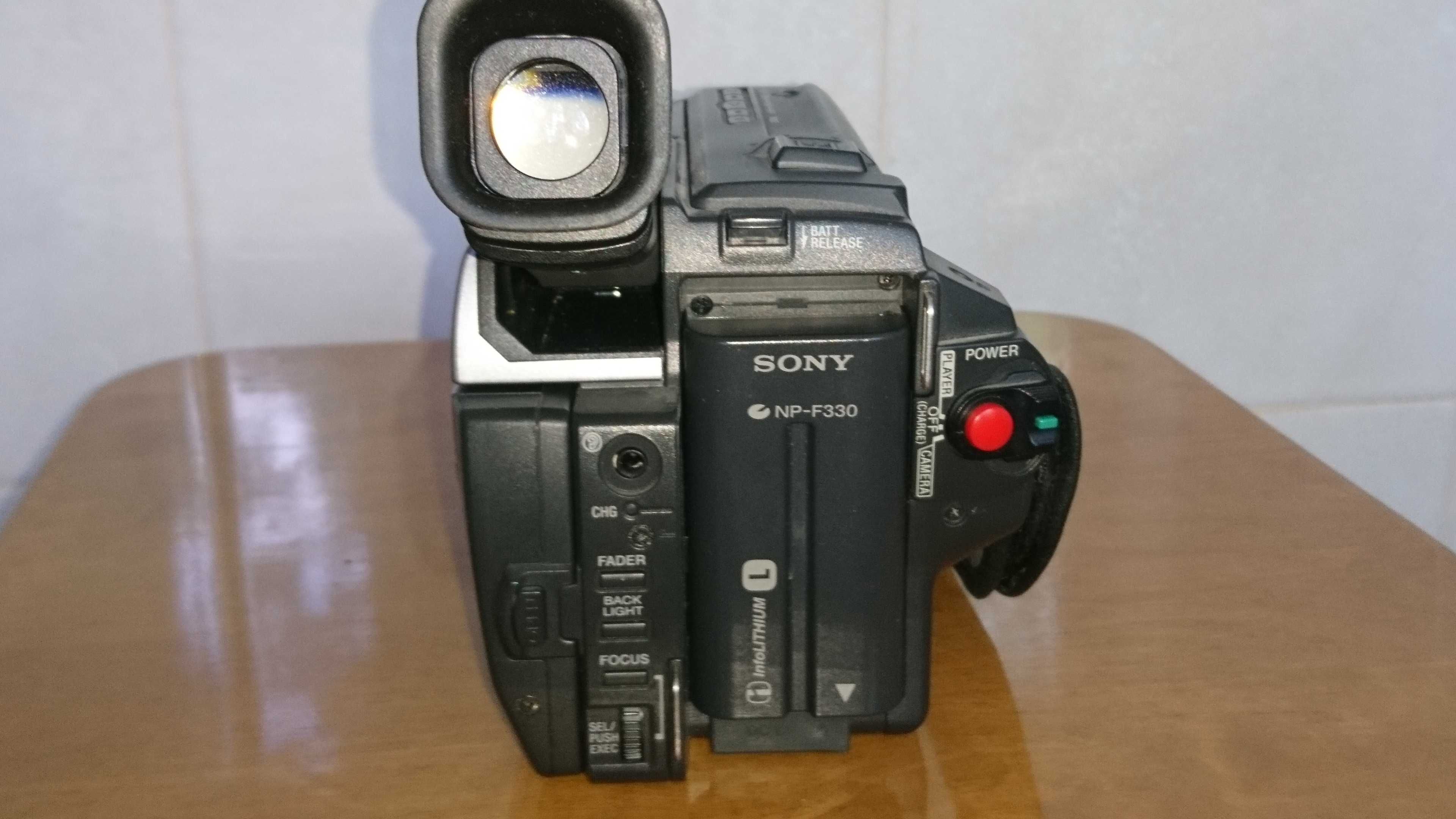 Продам хорошую видеокамеру SONY CCD-TRV49E