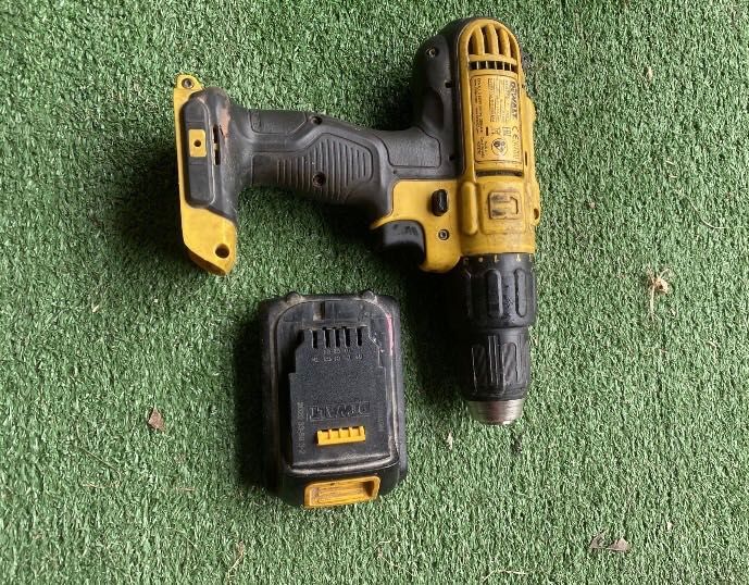 Bormașina Dewalt cu acumulator