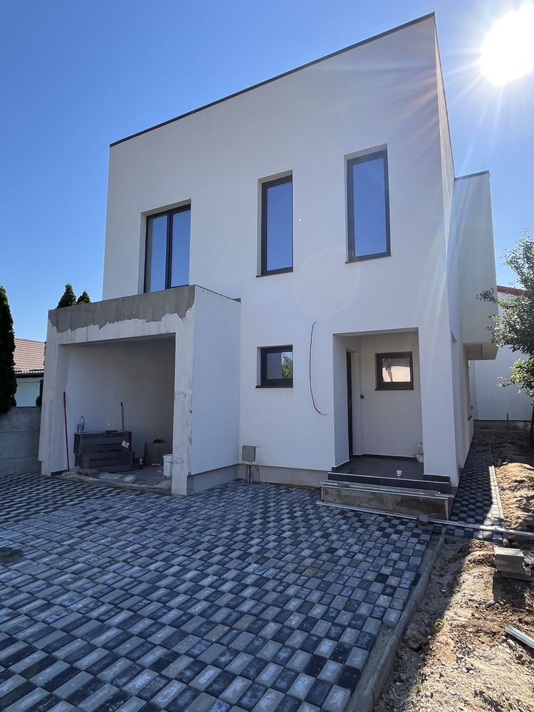 Casa la  cheia .Sens giratoriu Bariera Valcii. Toate utilitatile.