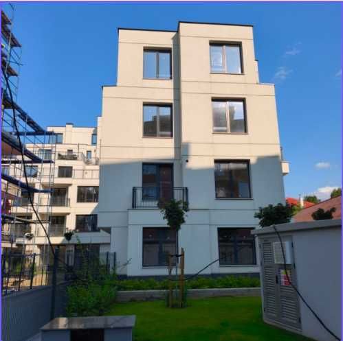 Давам под наем подземно паркомясто на 100 метра от Мол Парадайс.