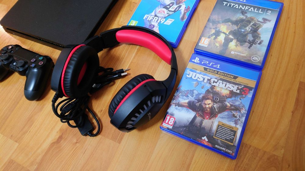 [ PS4 > PlayStation 4 Slim с джойстик, 3 игри и слушалки