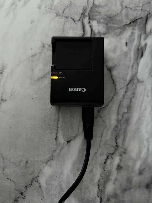 Vand Canon EOS 4000D + Obiective EF-S 18-55mm si RF 50mm f/1.8