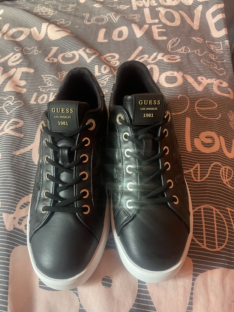 ОригиналниСникърси Guess 39 номер 25 см