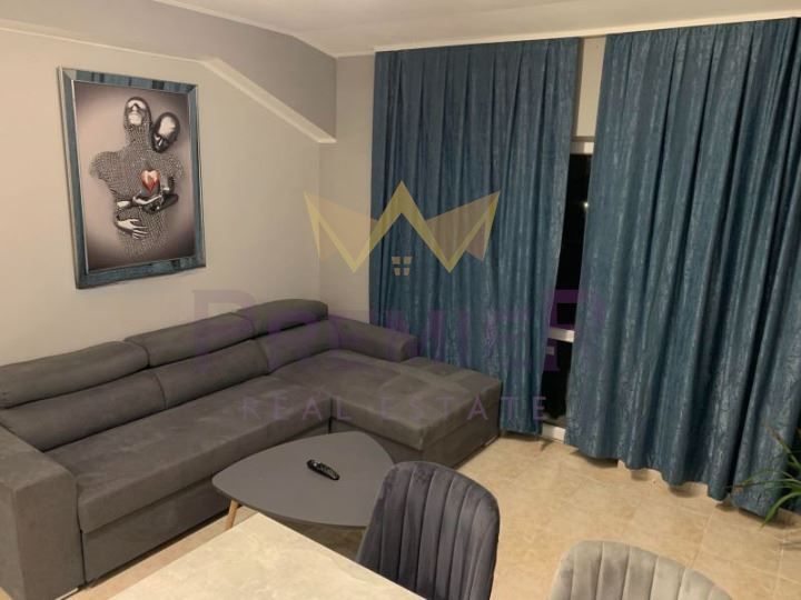 Тристаен апартамент + Паркомясто, Кабелна Тв, Интернет и входни такси