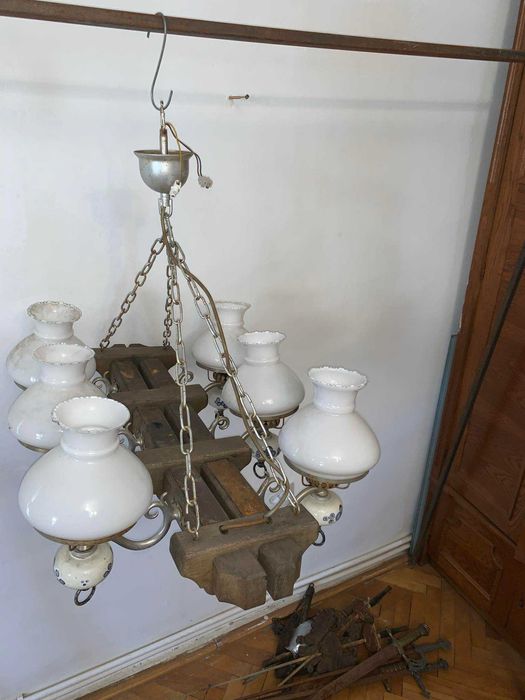Candelabru sase brate din lemn si portelan
