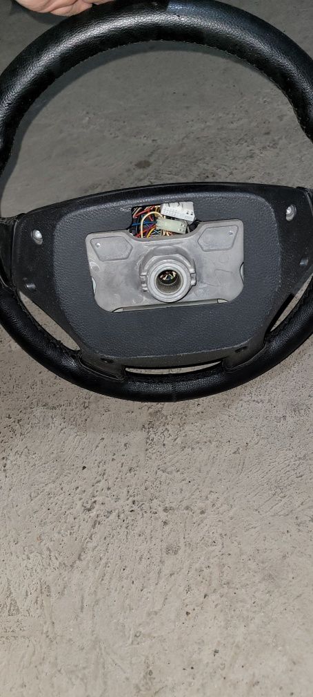 Руль от Hyundai. Airbag целый
