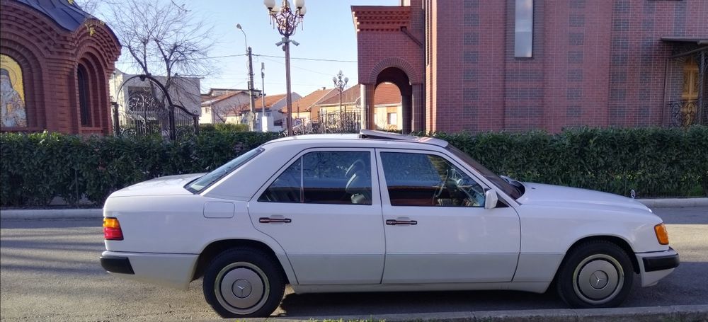 Mercedes Benz W124 E 200D