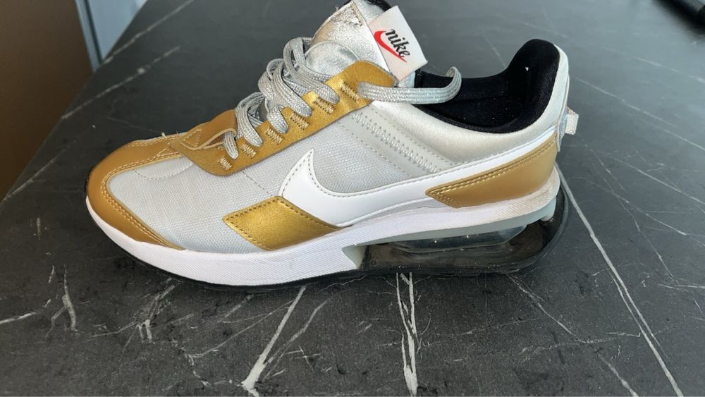 NIKE Air Max Pre-Day SE