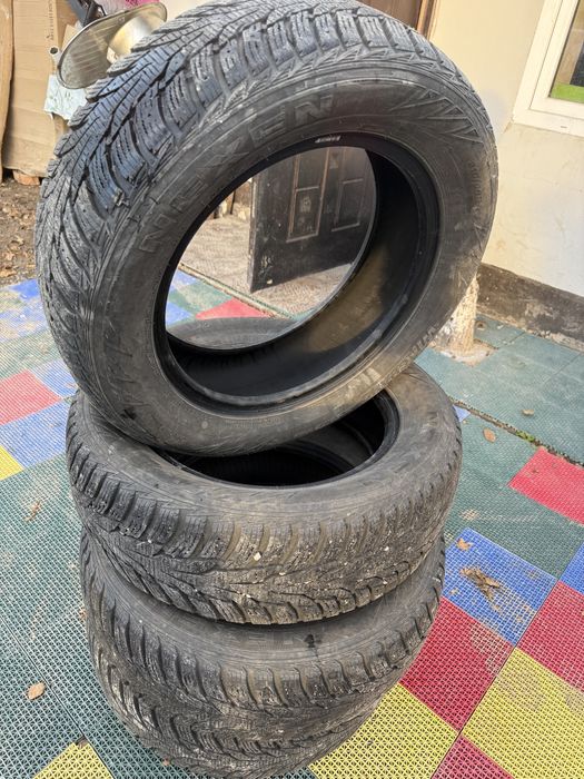 Срочно продам зимние шины в хорошем состоянии