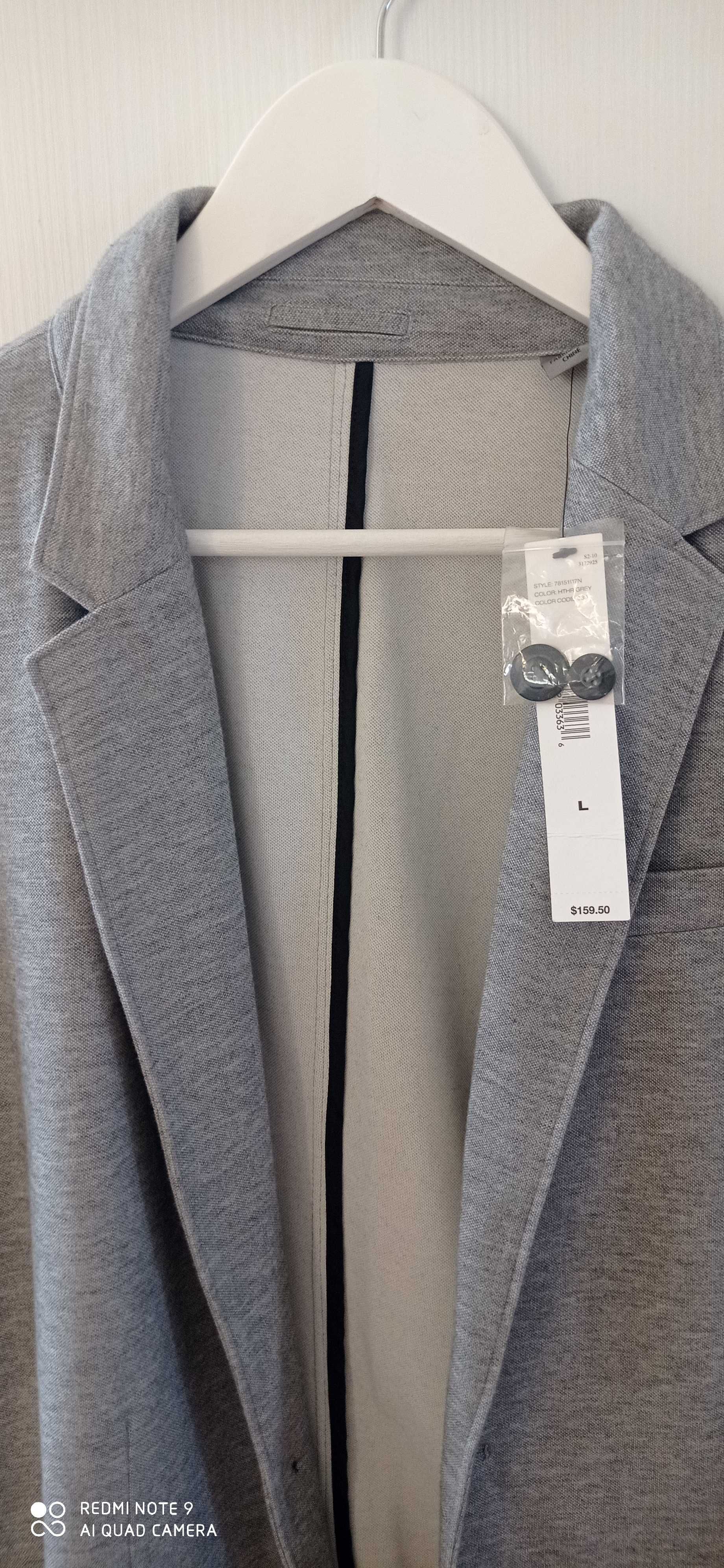 DKNY Марково спортно- елегантно сако,размер М-Л.Закупено от Америка