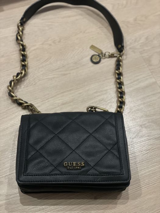 Оригинална чанта на Guess