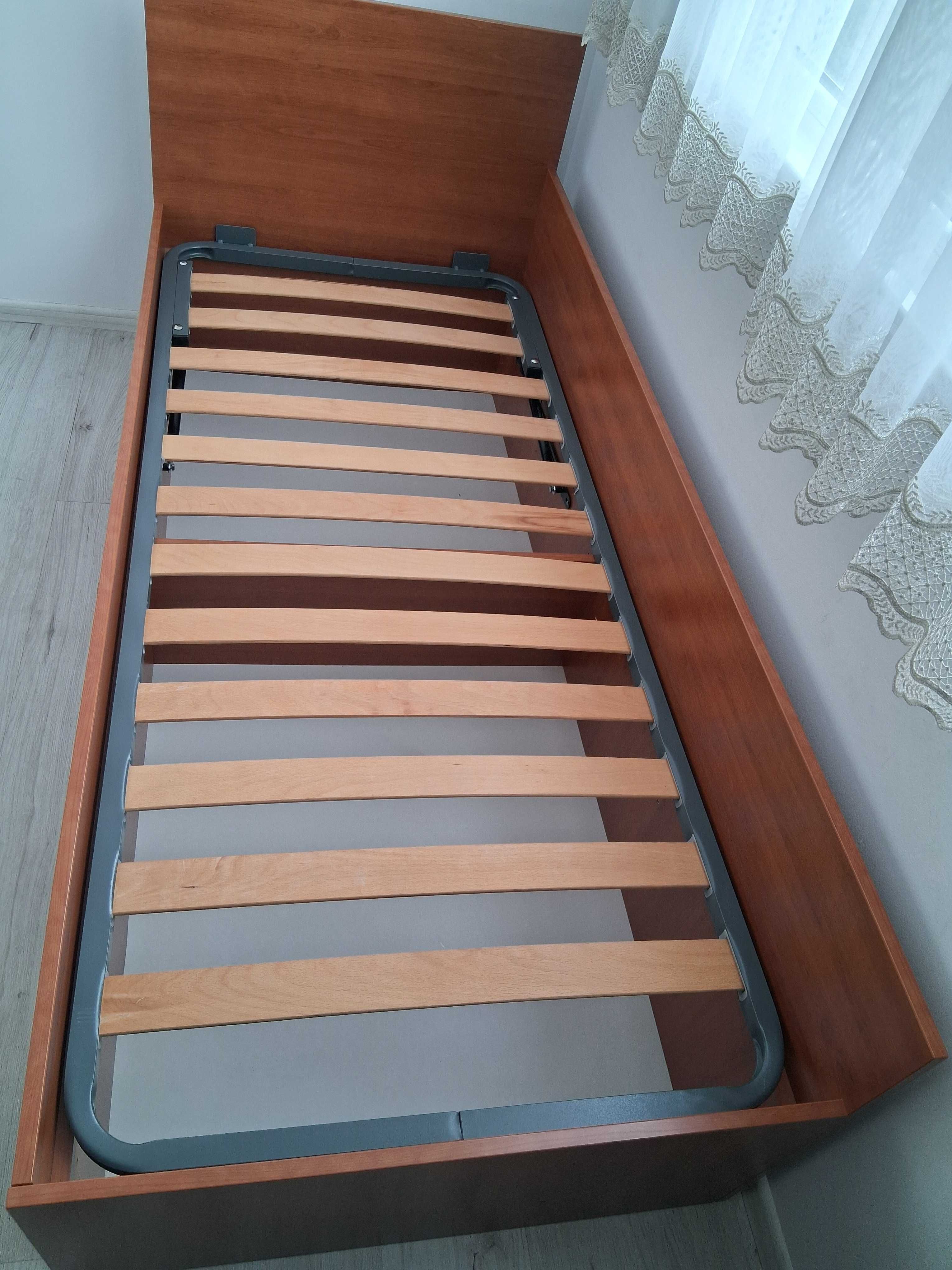 Продавам легло с матрак