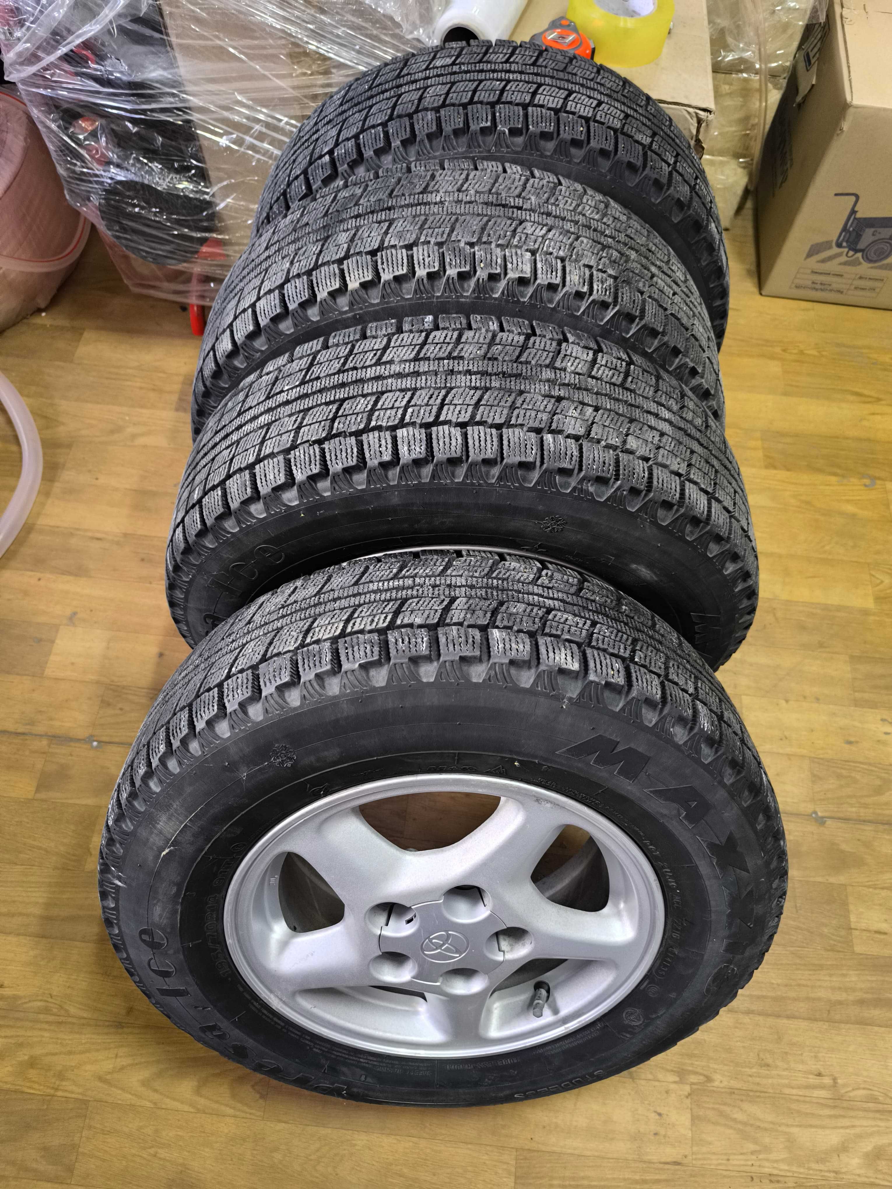 Продам диски R14 5 * 114.3 с шинами  195/70