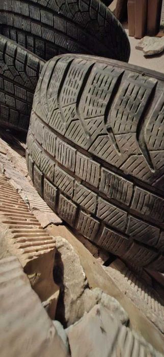 Pirelli 245 40 18 - 60лв и Nexen 225 45 17 - 50 лв.