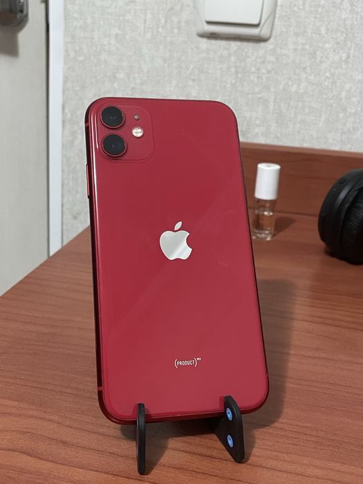 iPhone 11 — 128 GB — красный цвет