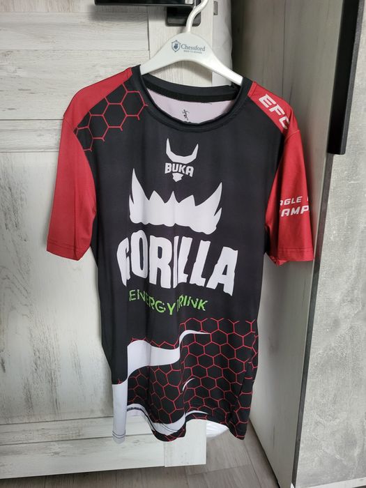 Продам  футболку