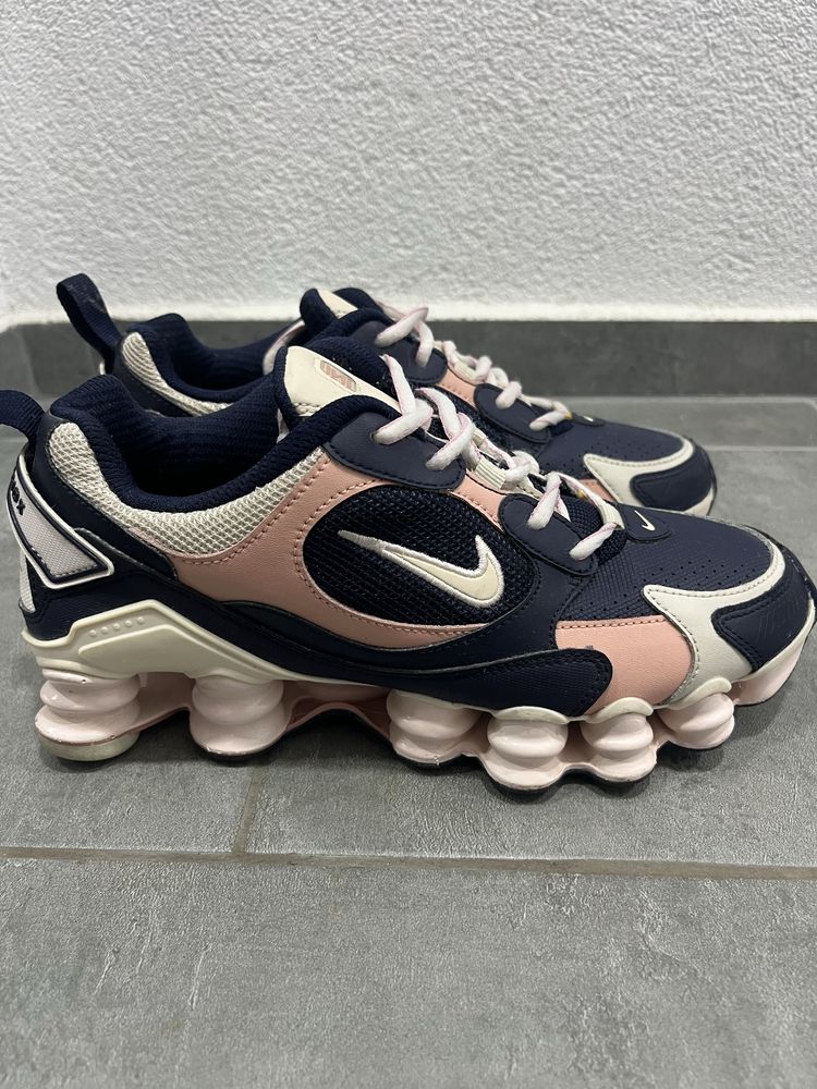 Маратонки NIKE SHOX 38.5
