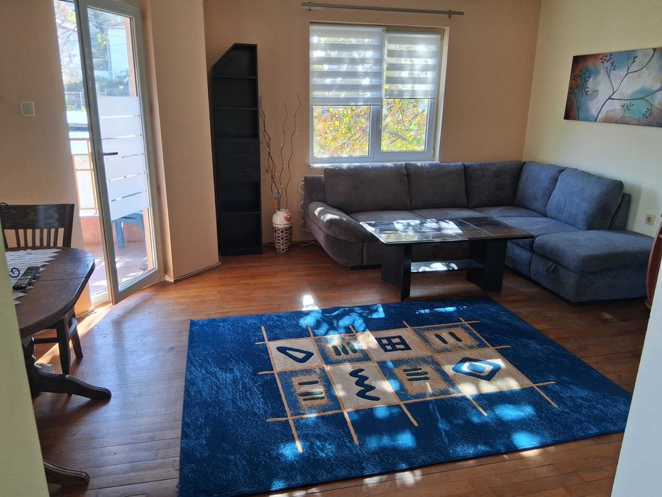 Без поредник.Двустаен ,обзаведен,център.