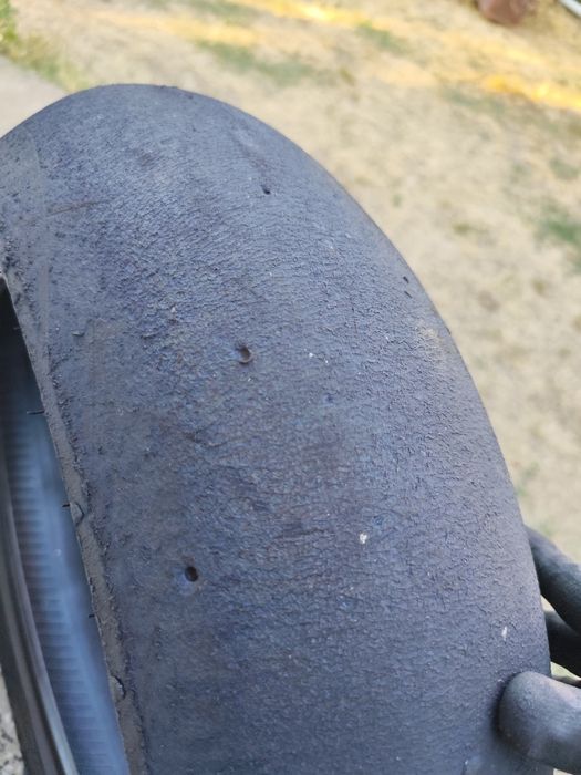 Гуми пълен слик Pirelli, Dunlop