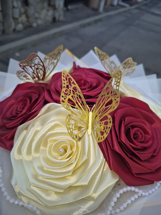 Trandafiri din satin