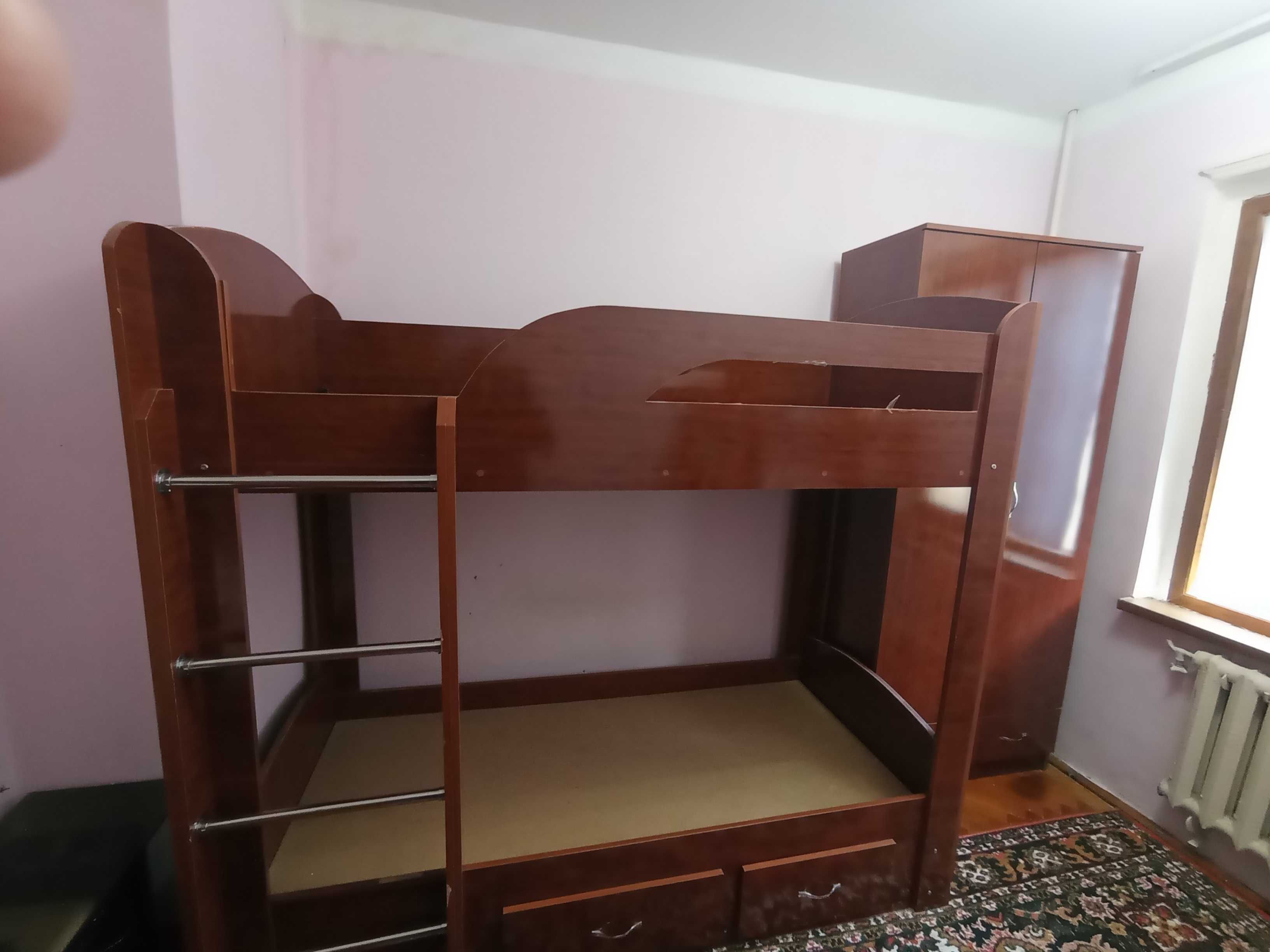 Комплект детской мебели для двух детей.