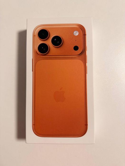 iPhone 17 Pro – Cosmic Orange, 256GB