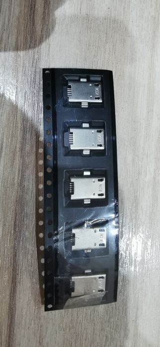 Разьём для зарядки.