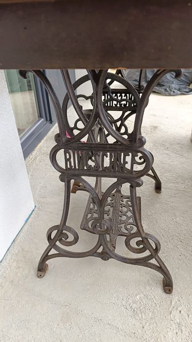 Mașina de cusut Rincschieff nemteasca