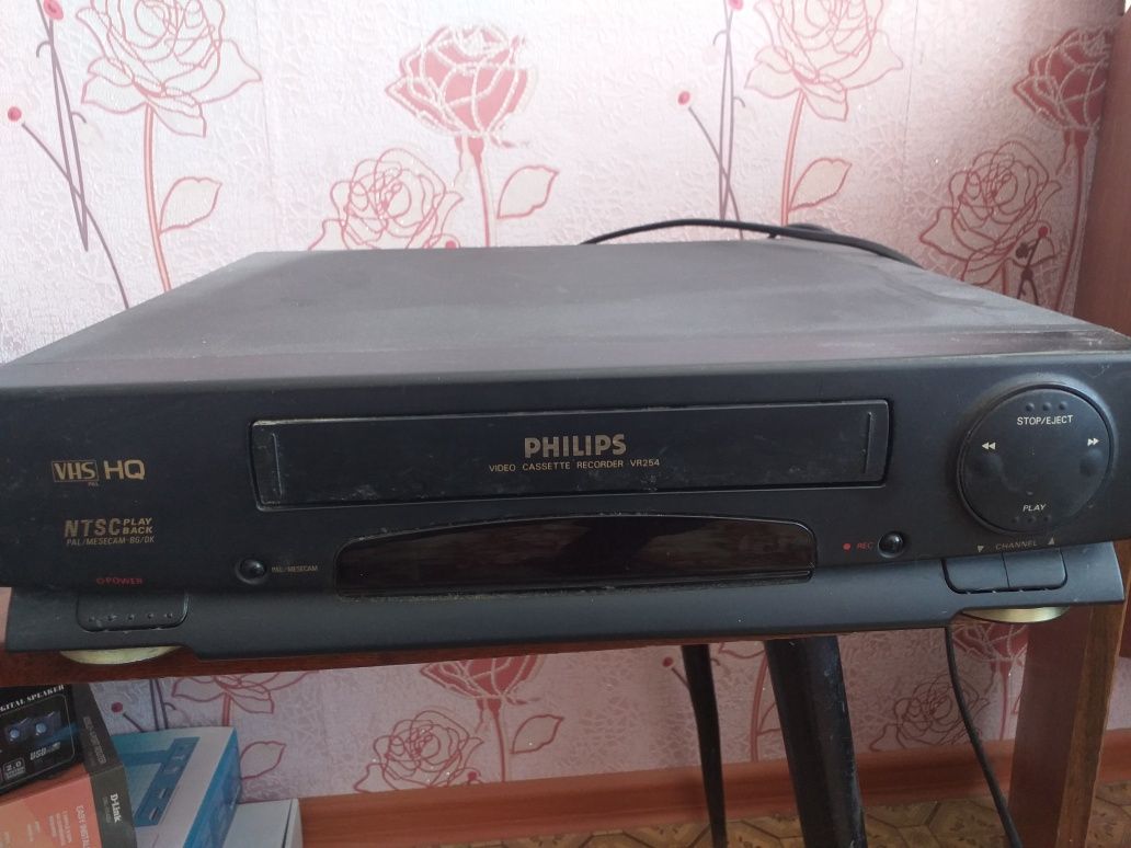 Видиомагнитофон PHILIPS