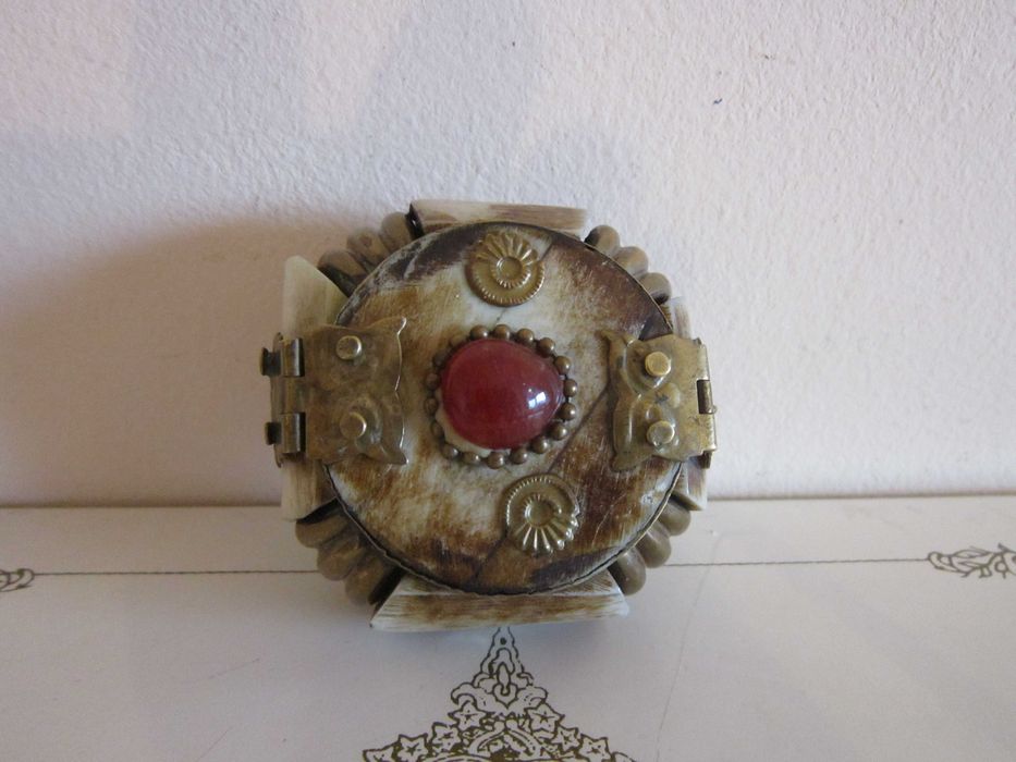 cadou rar caseta,cutie bijuterii superba vintage Os alama Egipt 1960