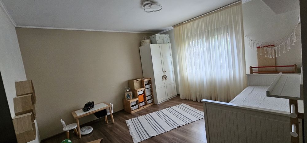 Casă 3 camere, curte 300 mp, foișor