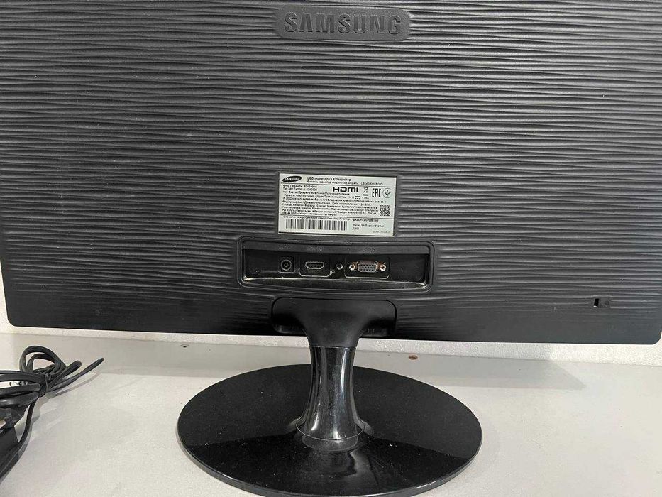 Монитор Samsung / диагональ 24 дюйма / 1920x1080 / HDMI VGA / 75hz