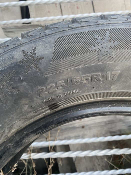 Продам шины зимние 225/65/17