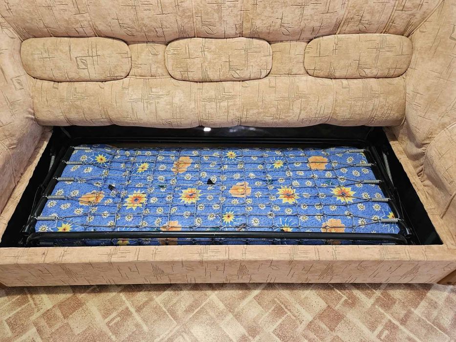 Холова гарнитура с разтегателен диван