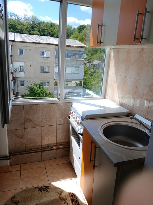Închiriez garsoniera