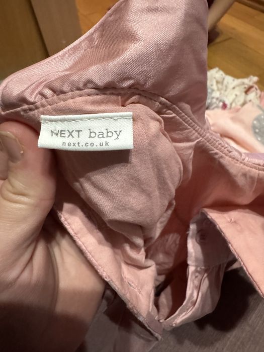 Продавам голяма чанта с детски дрехи